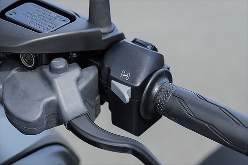 ヤマハ発動機「トリシティ300」