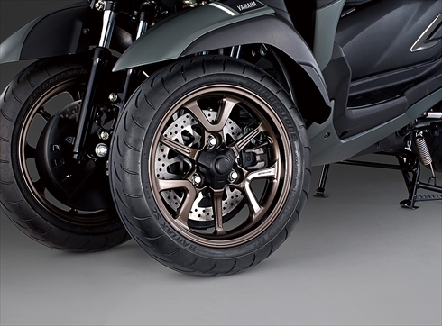 ヤマハ発動機「トリシティ300」