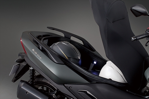 ヤマハ発動機「トリシティ300」