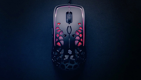 内蔵ファンで手汗を予防するゲーミングマウス　手の感触にこだわったZephyrがクラファンに登場
