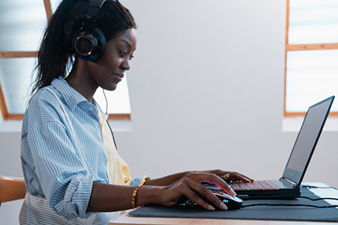 内蔵ファンで手汗を予防するゲーミングマウス　手の感触にこだわったZephyrがクラファンに登場