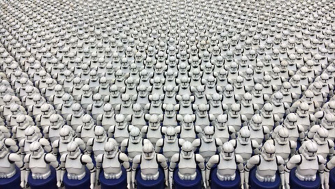 クローントルーパーのボトルキャップをもっともっとずらっと並べた写真