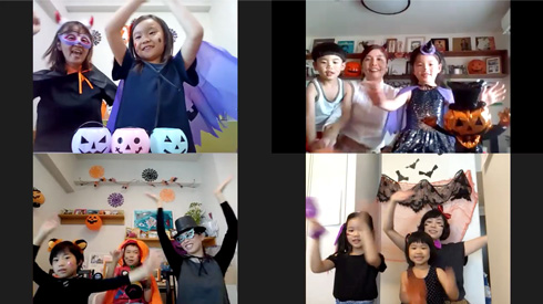 仮装してオンライン会議をしている人