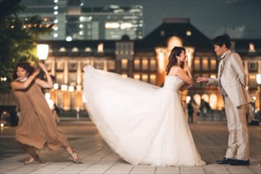 「涙ぐましい努力」「勢いがすごい」　感動の1枚を撮影するための衝撃裏側、「ウェディングフォトの闇」が話題に