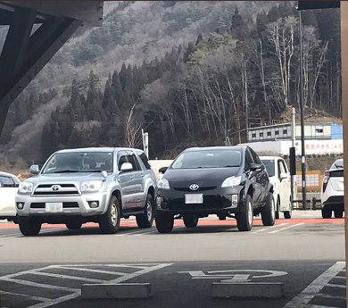 プリウス リフトアップ 魔改造