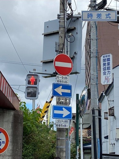 動画とおなじ場所の標識