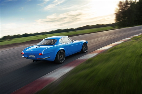 シアンレーシング「ボルボ P1800 シアン」