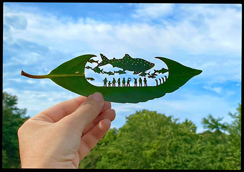 「ただただ美しい」「凄すぎる！」　温かみのある「葉っぱ切り絵」が心を和ませてくれる