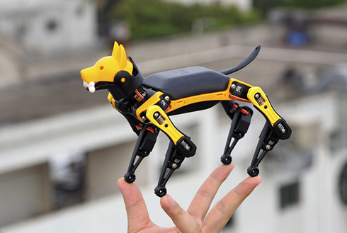 奇妙な動きで話題になった犬型ロボット「スポット」がミニサイズに　手のひらに載るBittleが販売へ