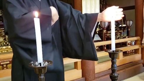 ろうそく 消し方 僧侶