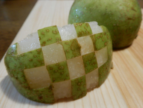 梨を市松模様に