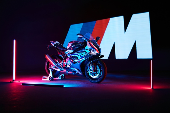 BMW「M1000 RR」（写真：BMW、以下同）