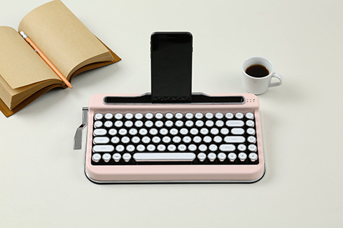 側面レバーをガチャガチャ使える！　タイプライターみたいなワイヤレスキーボード「PENNA KEYBOARD」が発売