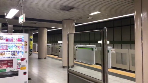 地下鉄 鏡 光学迷彩