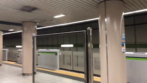 地下鉄 鏡 光学迷彩