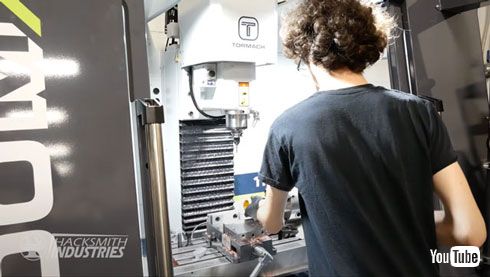 海外 YouTuber 制作 ライトセーバー 再現 the Hacksmith