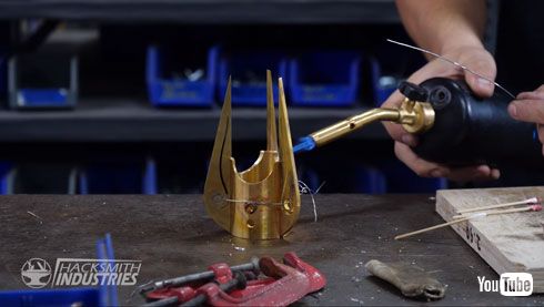 海外 YouTuber 制作 ライトセーバー 再現 the Hacksmith