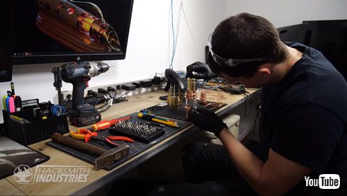 海外 YouTuber 制作 ライトセーバー 再現 the Hacksmith
