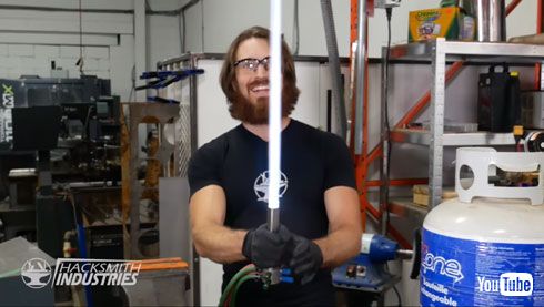 海外 YouTuber 制作 ライトセーバー 再現 the Hacksmith
