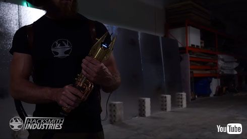 海外 YouTuber 制作 ライトセーバー 再現 the Hacksmith