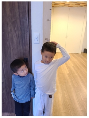 クワバタオハラ 小原正子 くわばたりえ ブログ 新居 身長計 子ども