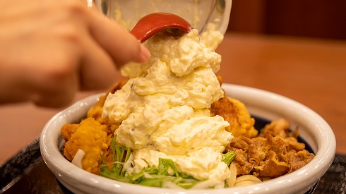 漢気！牛肉タル鶏天ぶっかけうどん