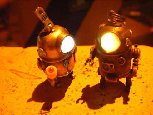 ハンドメイド ミニロボット 金属製 みにろぼ 可動 LED ライト かわいい デザフェス