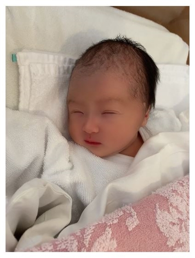 アレクサンダー 娘 誕生 出産 美人 川崎希