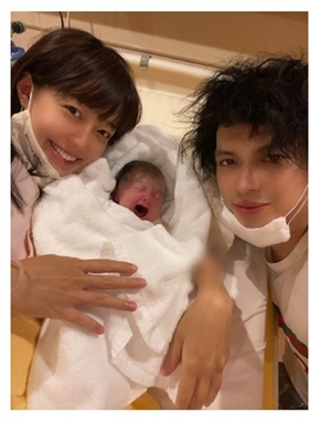 アレクサンダー 娘 誕生 出産 美人 川崎希