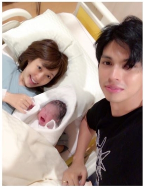 アレクサンダー 娘 誕生 出産 美人 川崎希