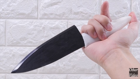 圧倒的不審者の極み 包丁