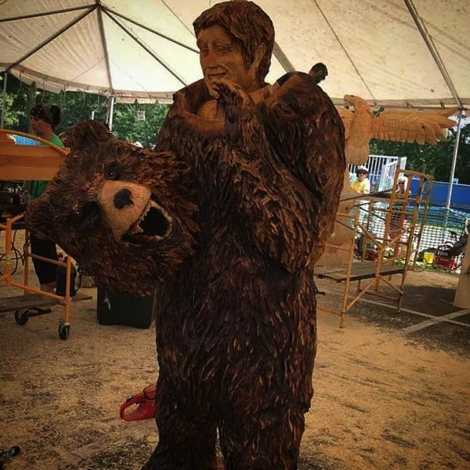 見事なチェーンソーアート