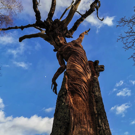 見事なチェーンソーアート