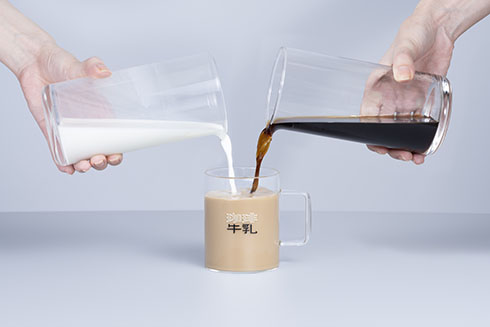 珈琲と牛乳を入れたところ
