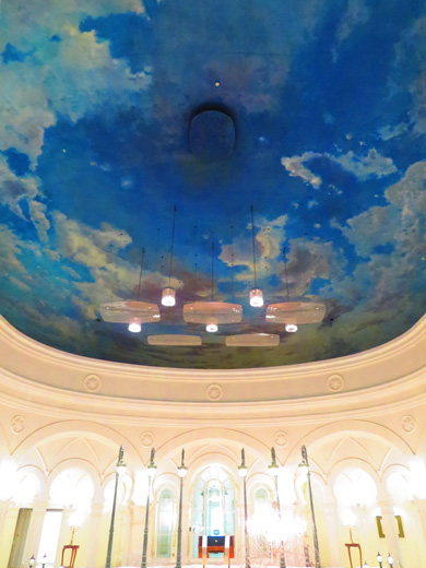 雪の美術館野外音楽堂の天井「北の空」の写真2