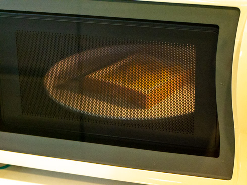 ぬって焼いたらカレーパンを焼いているところ