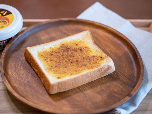 ぬって焼いたらカレーパンが焼けたところ