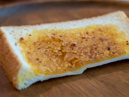 ぬって焼いたらカレーパンの表面