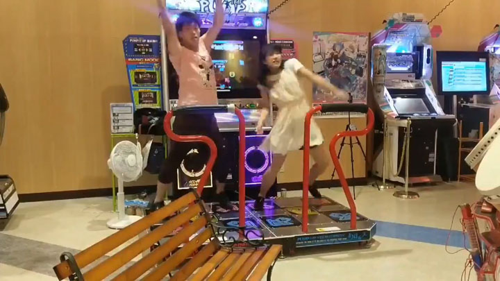 もはや本物のダンス　世界大会で連覇夫婦のダンスゲーム動画が神業、妻は「夫の趣味に付き合っただけ」