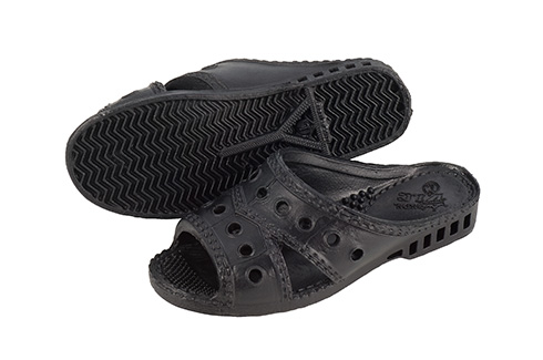 指先にのる「ベンサン」　便所サンダルを再現したミニチュアガチャが登場