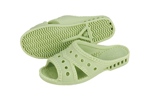 指先にのる「ベンサン」　便所サンダルを再現したミニチュアガチャが登場