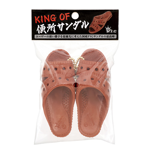 指先にのる「ベンサン」　便所サンダルを再現したミニチュアガチャが登場