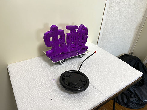 虫酸が走るラジコン斜め上から