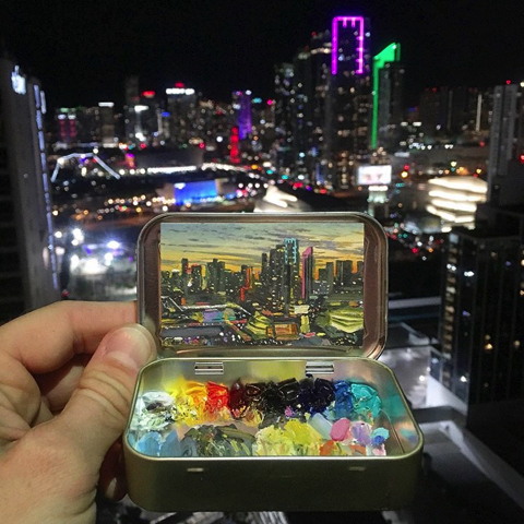 ミントタブレット缶の蓋の裏に描かれた小さな絵