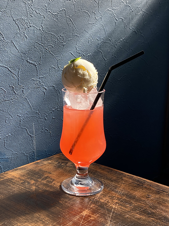喫茶ニカイ クリームソーダ おいしい カフェ