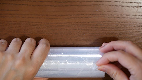 ラップの切り口をつまむところ