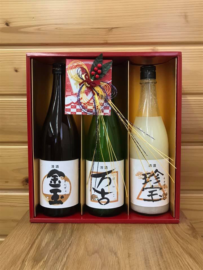 「金玉」「万古」「珍宝」!?　声に出して読みたい日本酒セットが登場、名前の由来を酒屋に聞いた