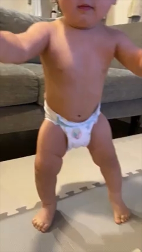 卜部弘嵩 高橋ユウ 息子 禅清 10カ月 立つ ブログ