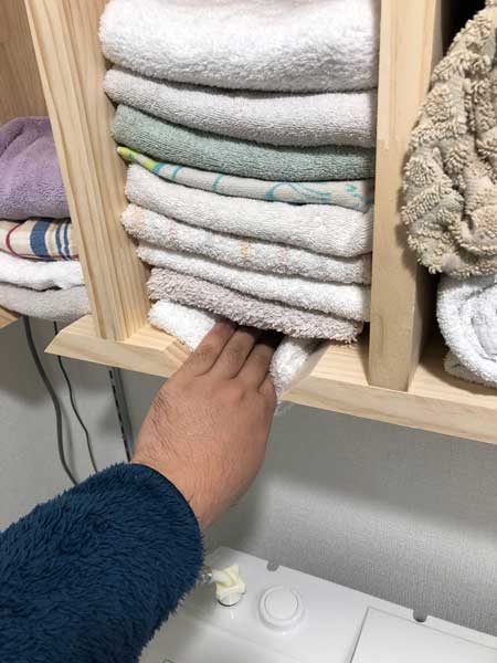 タオル 整理 棚 先入れ 先出し 自作 便利 アイデア