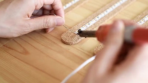 パンに配線しているところ